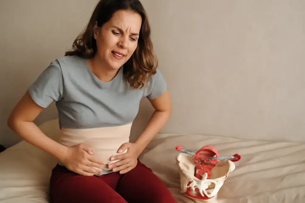 Fascia pelvica e dismenorrea: come il tessuto connettivo influisce sul dolore mensile